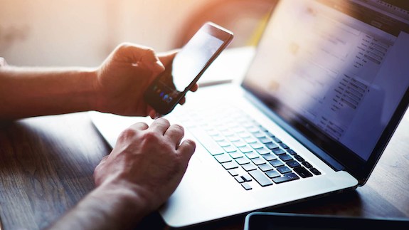 Bản chất của công nghệ nên là để làm việc/sống hiệu quả hơn, tốt hơn chứ không phải để mất thời gian hơn, khổ hơn, stress hơn.